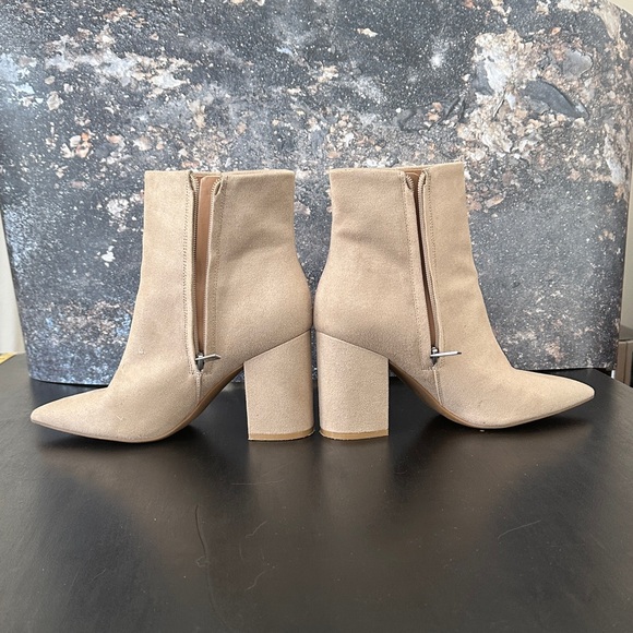 Calvin Klein Tan Faux Suede Heeled Boots. 9M - Picture 4 of 8